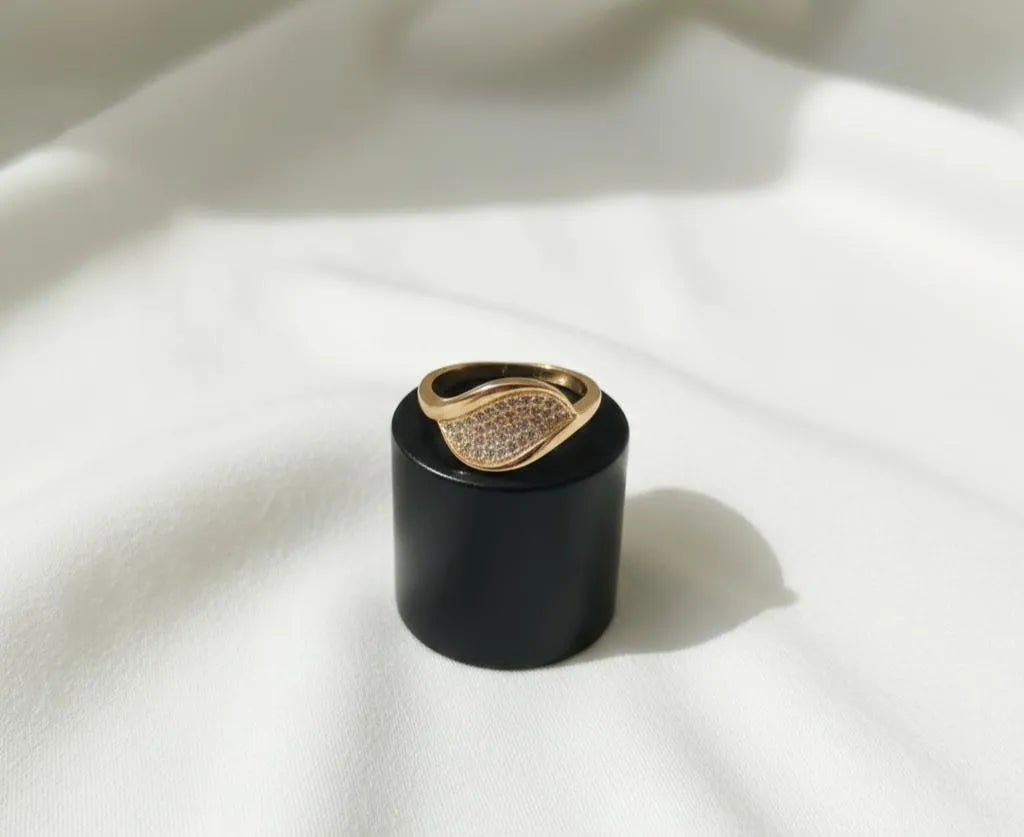 Golden Diamond Ring for Daily Wear & Special Events