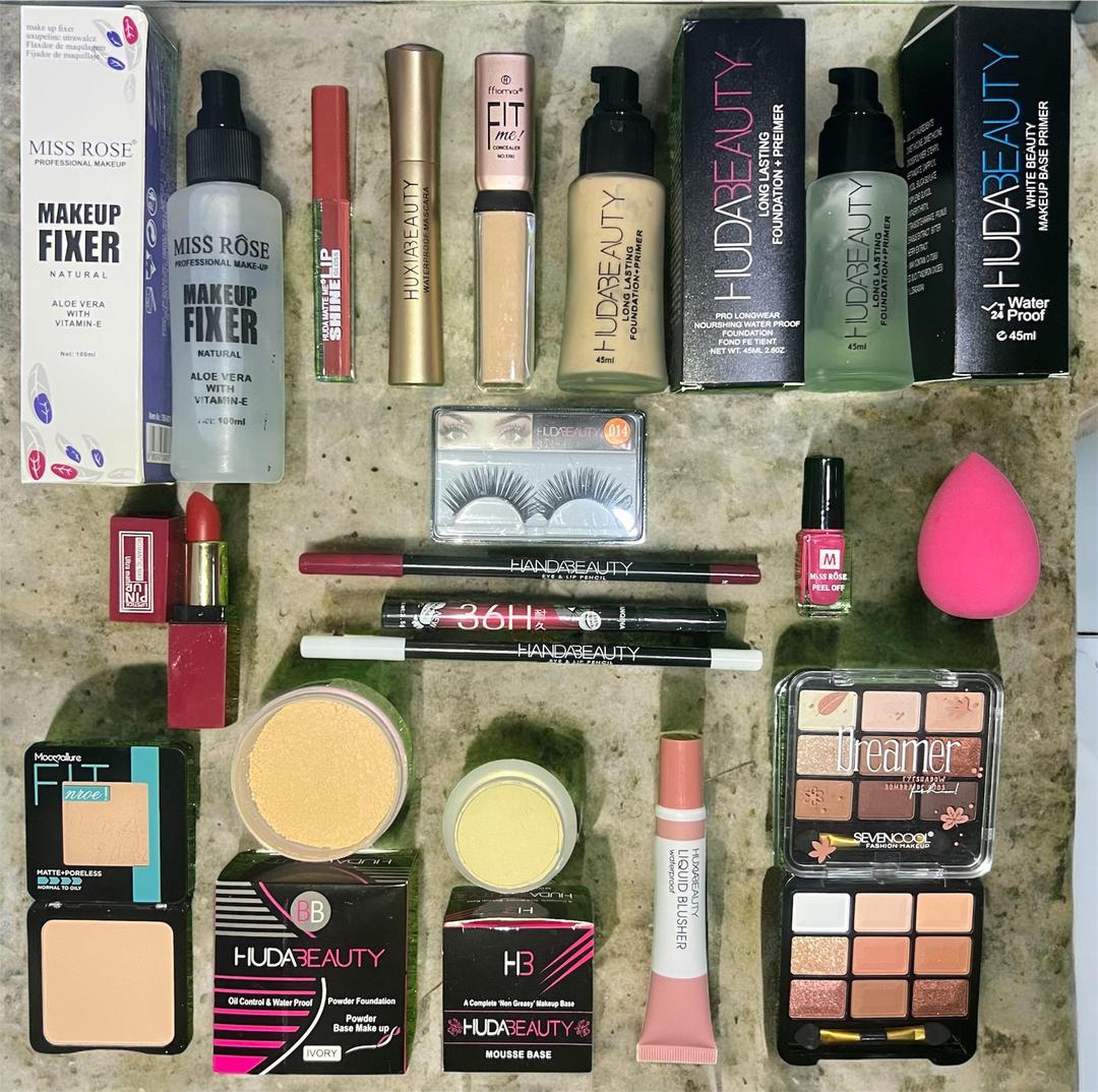 18 in 1 Makeup Set for Pakistani Skin & Weather