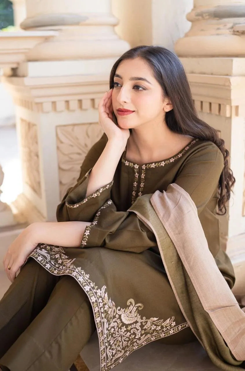 Green Embroidered Women's Lawn Suit 3 Pcs Set