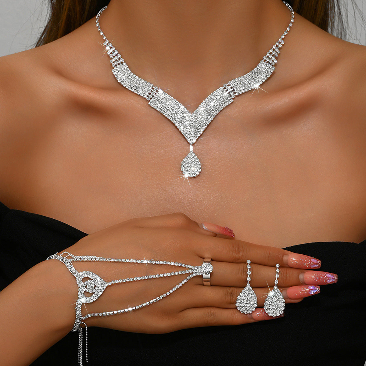 V-Neck Diamond Necklace & Earrings Set for Pakistani Women