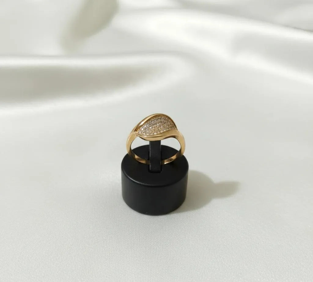 Golden Diamond Ring for Daily Wear & Special Events