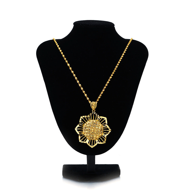 Gold Sunflower Pendant Necklace for Women Retro Ethnic Jewelry