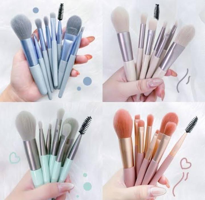 8-Piece Makeup Brush Set Gold Beige Synthetic Bristles