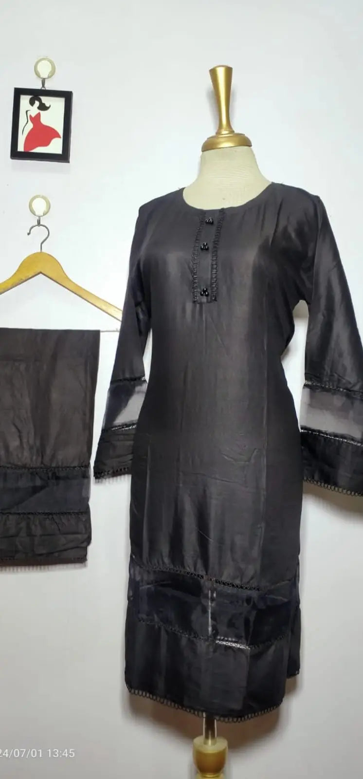 3 Pcs Women's Stitched Arabic Lawn Plain Suit with Tissue work