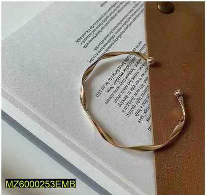 Golden Wavy Hand Cuff for Women Luxury Elegant Design