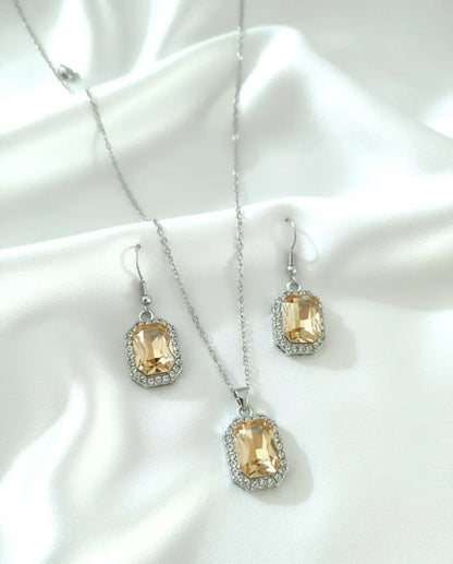 Golden Stone Pendant Set for Brides & Occasions
