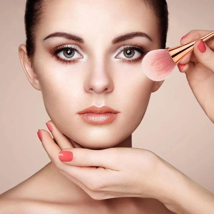 Rose Gold Makeup Brush for Flawless Application