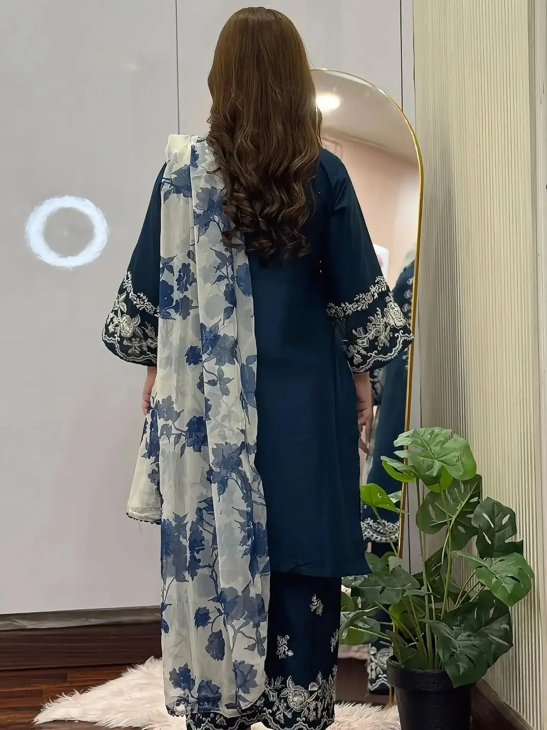 3 Pcs Women's Stitched Cotton Lawn Embroidered Suit