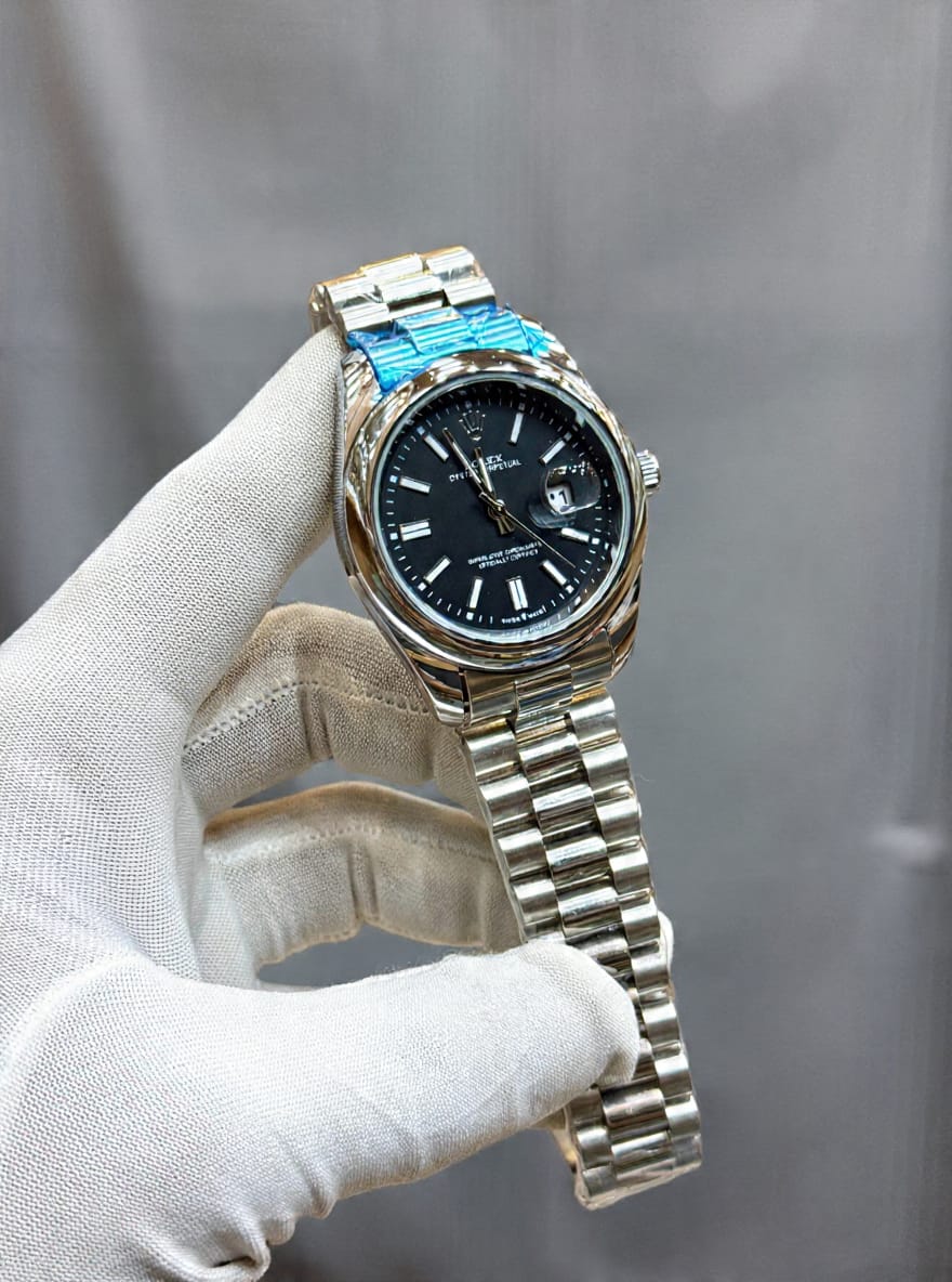 Rolex Brand Oyster Perpetual Watch With Stainless Steel Chain - Quality Timepiece Featuring Date Function And Radium Details For Enhanced Visibility