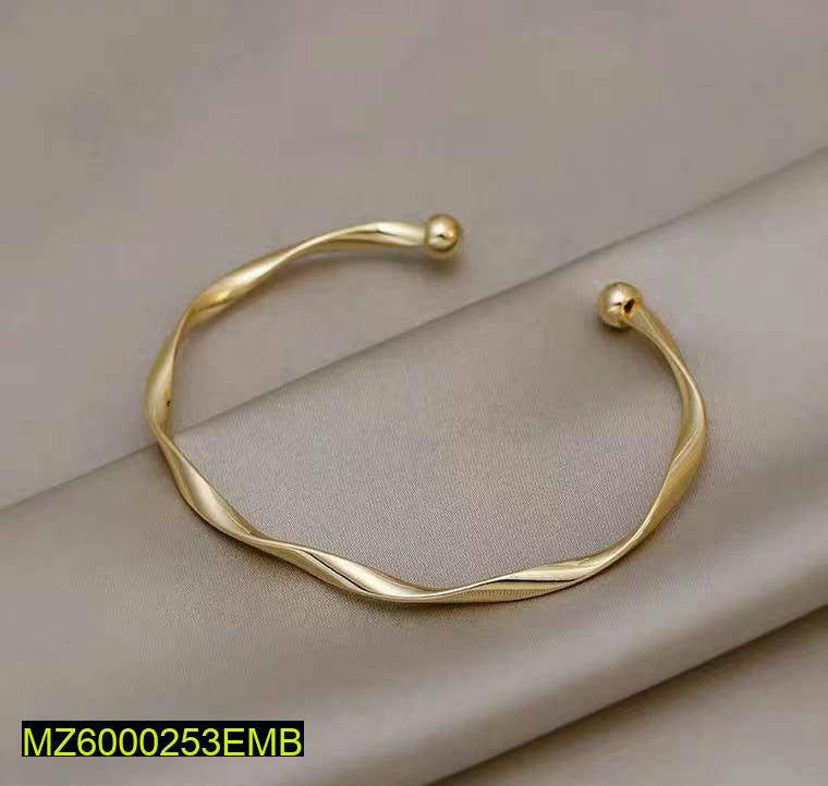 Golden Wavy Hand Cuff for Women Luxury Elegant Design