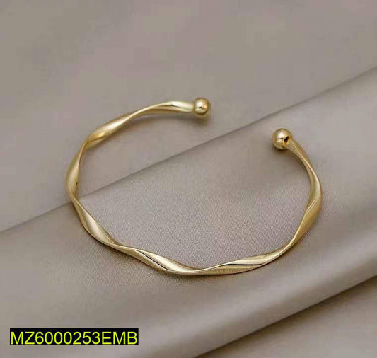 Golden Wavy Hand Cuff for Women Luxury Elegant Design