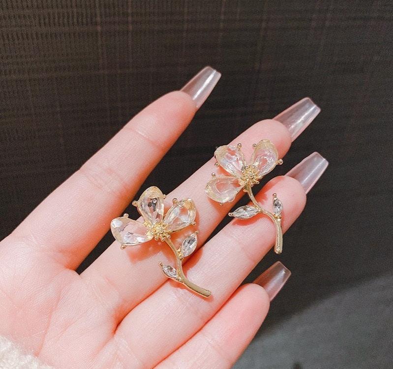 Transparent Flower Stud Earrings Gold Tone Lightweight Pakistani Women