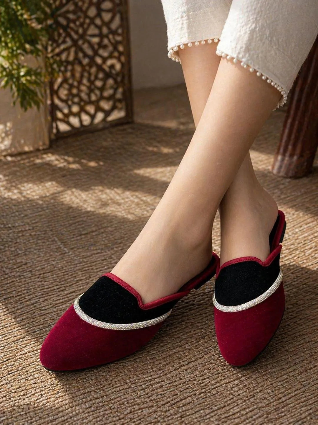 Women Red Black Flat Mules Chappal