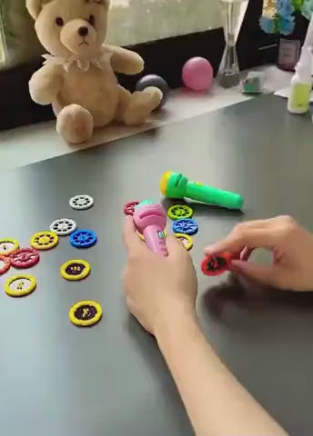 HD Projection Flashlight for Kids 90° Rotating Animal Patterns